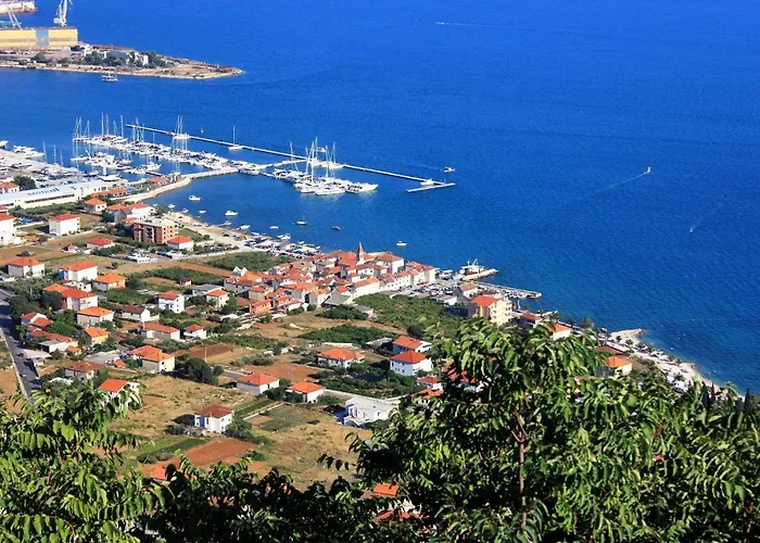 Apartamento With Parking Space Seget Donji, - 21374 *