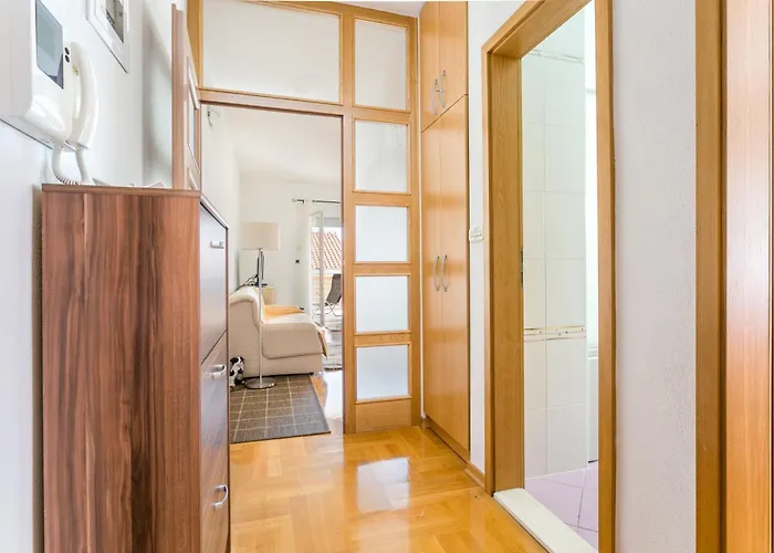 Apartamento With Parking Space Seget Donji, - 21374